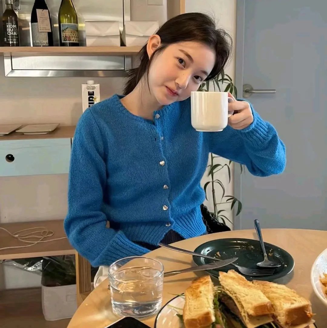 小姑娘艾萝依