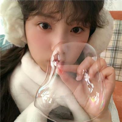 这个警察不太冷